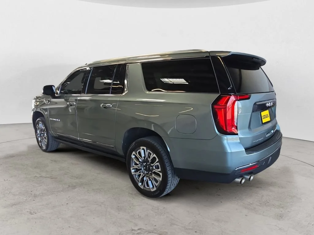 Used 2023 FROSTED PINE METALLIC GMC Denali Ultimate image 11