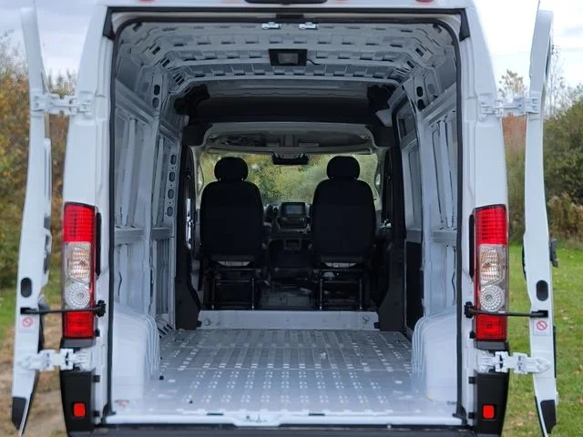 New 2025 Bright White Clear-Coat Exterior Paint RAM High Roof image 14