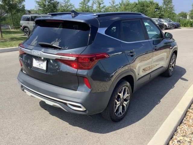 Used 2022 Black Kia EX image 5
