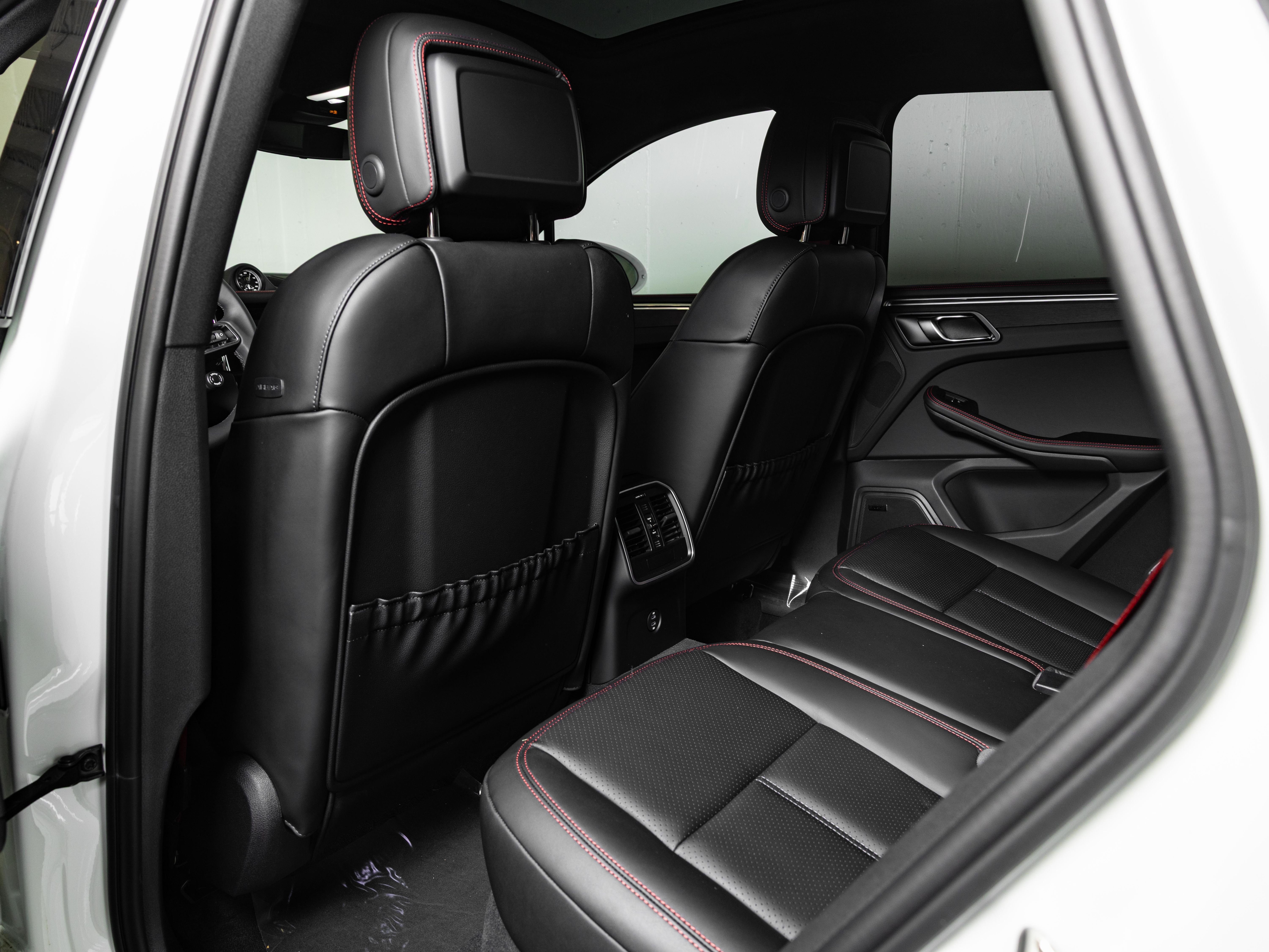 2026 Porsche Macan GTS - Photo 18
