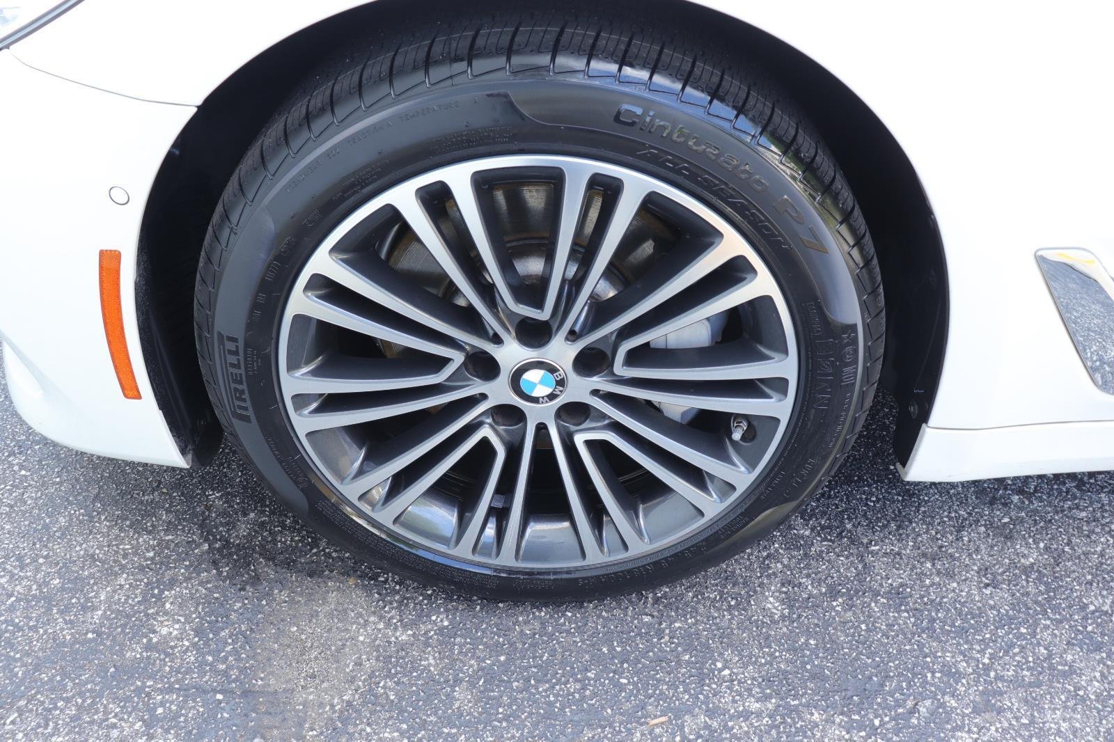 Used 2020 Alpine White BMW 530i image 38