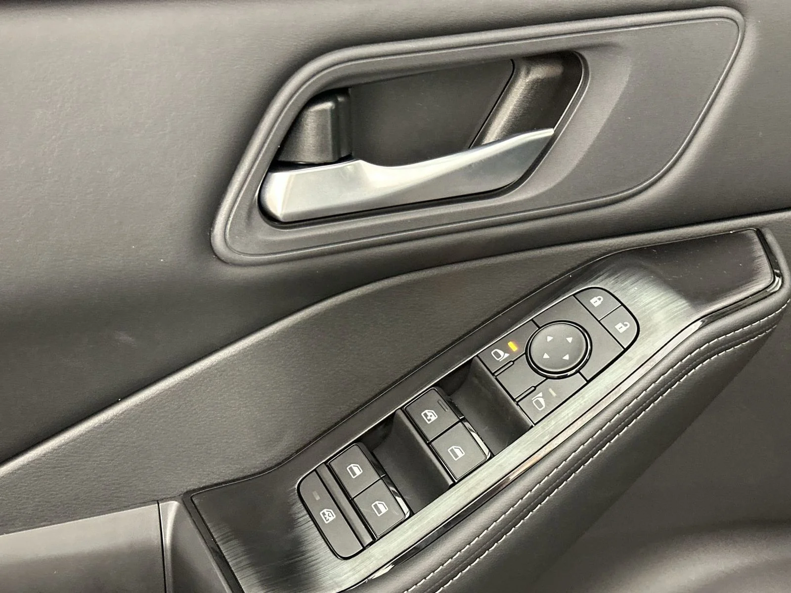 2026 Nissan Rogue SV - Photo 18