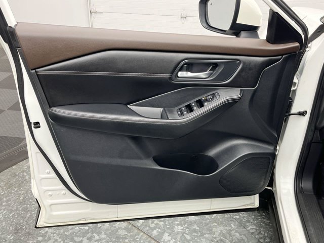 Used 2023 Pearl White Tricoat Nissan SV image 7