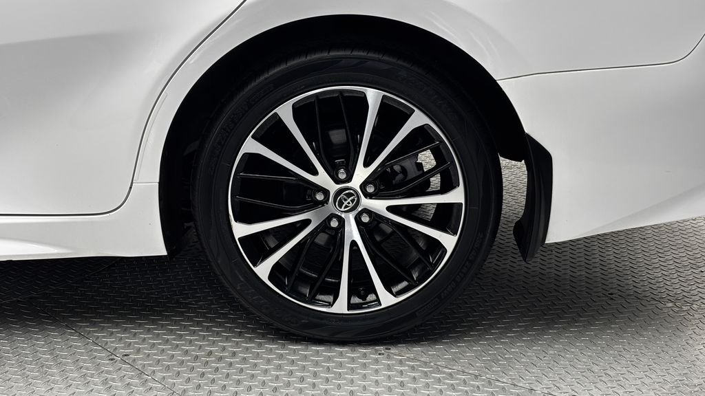 Used 2020 White Toyota SE image 5