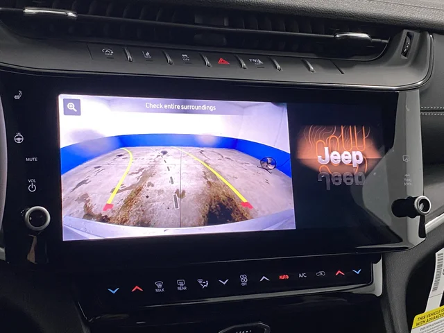 New 2026 Silver Zynith Exterior Paint Jeep Altitude image 11