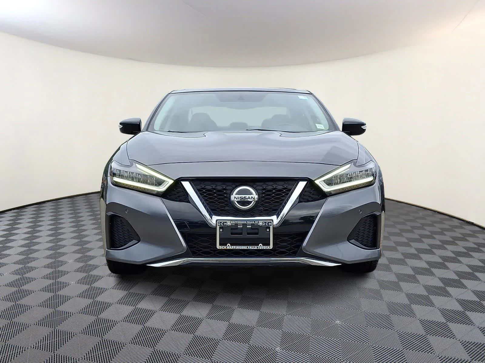 Used 2019 Gun Metallic Nissan SL image 3