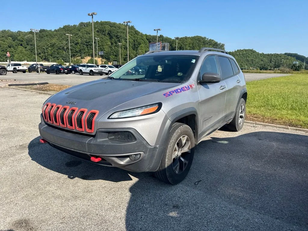 Used 2018 Billet Silver Metallic Jeep Trailhawk image 2