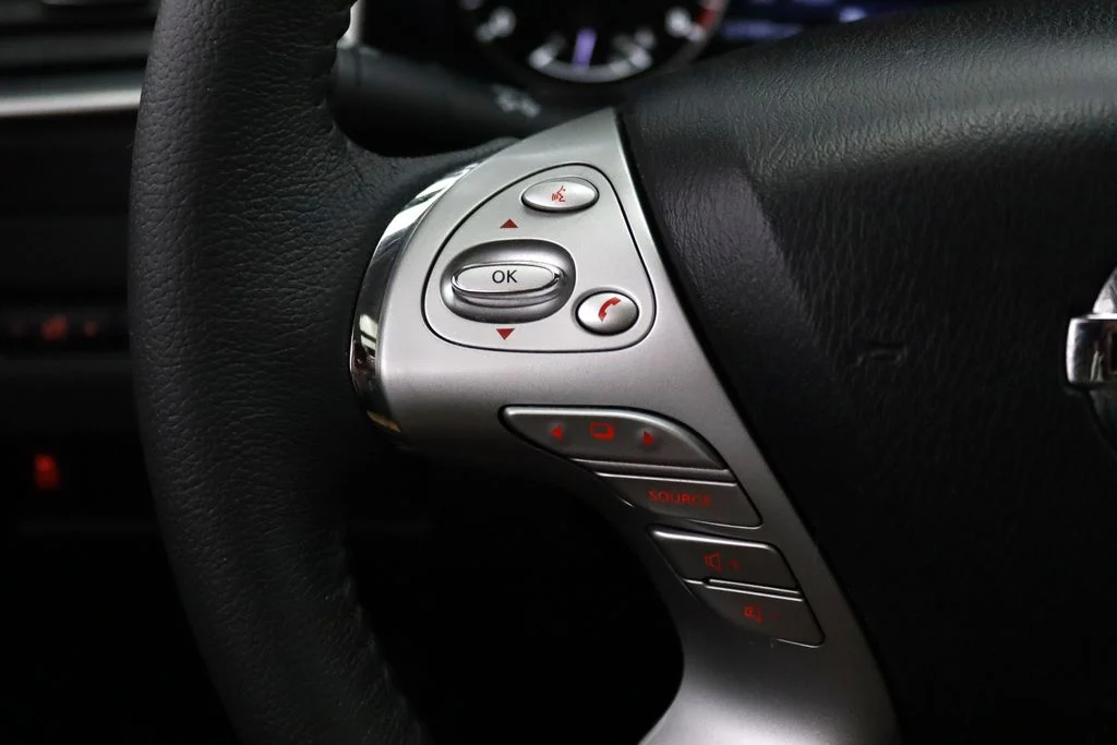 Used 2015 Gray Nissan SL image 17