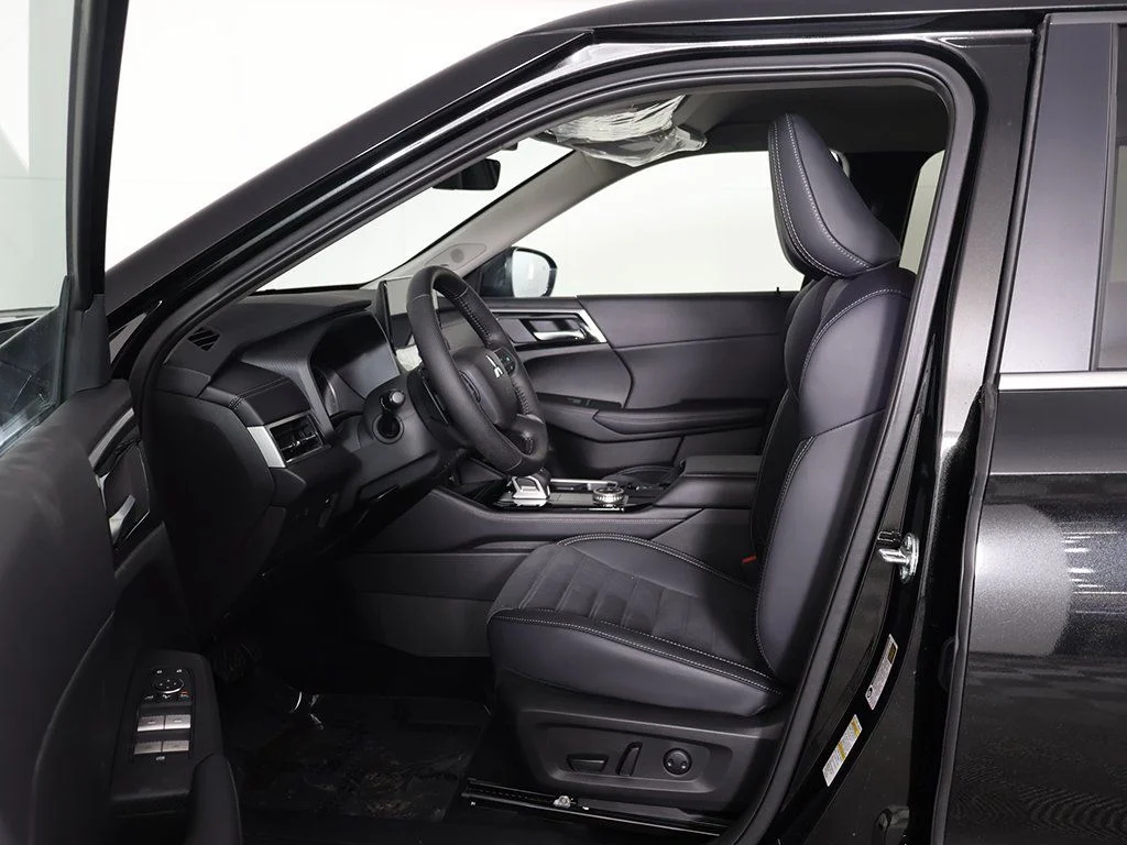 New 2026 Black Mitsubishi SE image 28