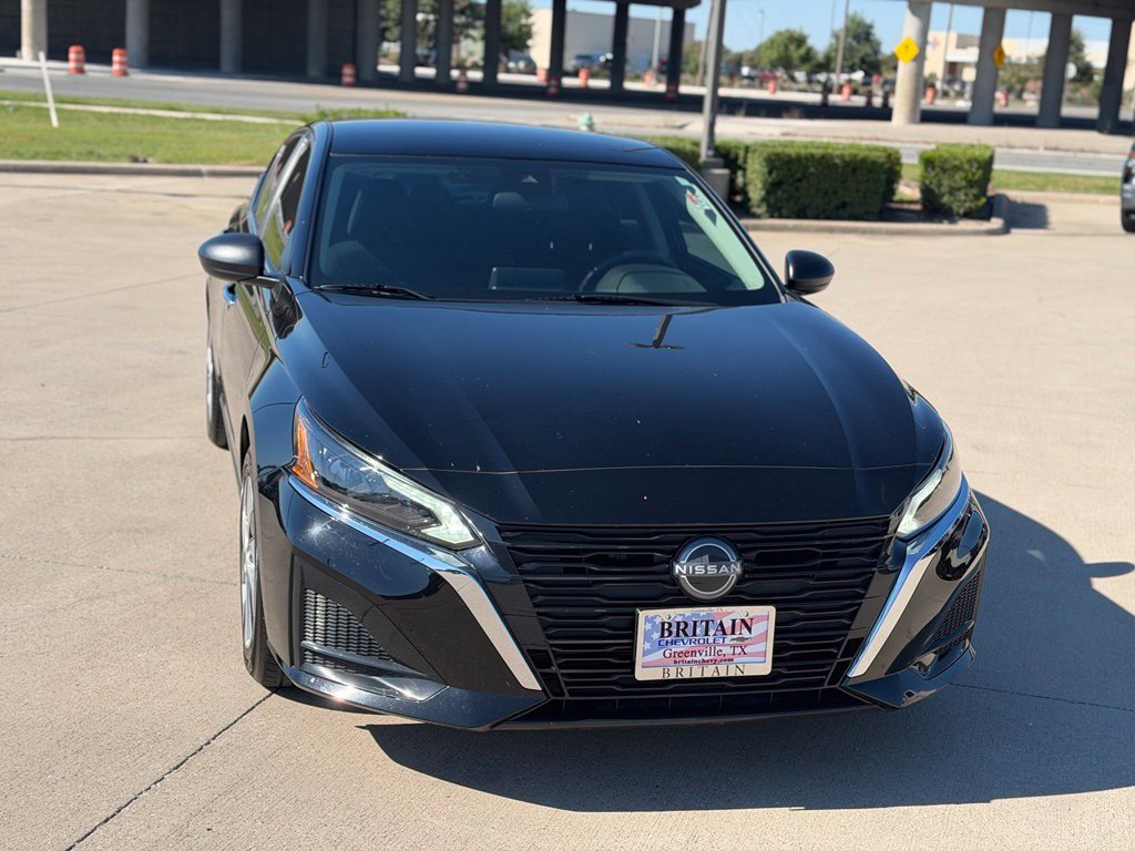 Used 2025 Black Nissan 2.5 S image 9
