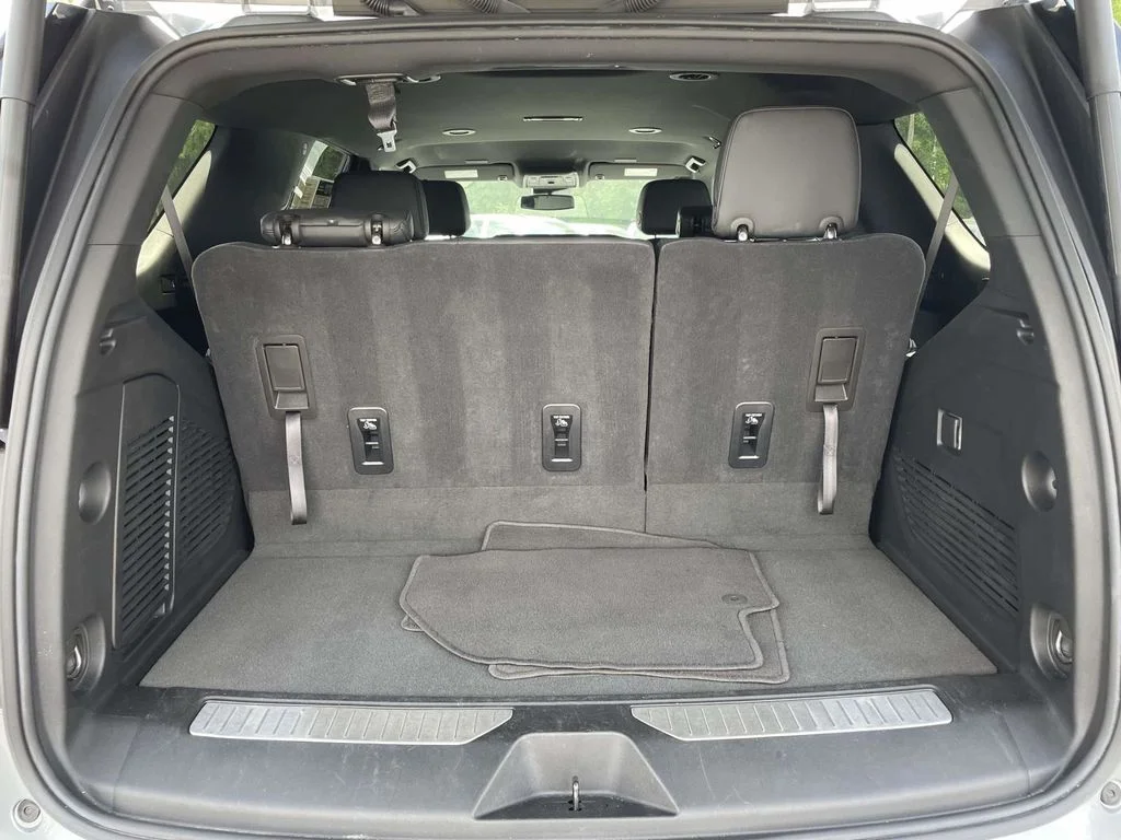 Used 2025 Gray Chevrolet Z71 image 42