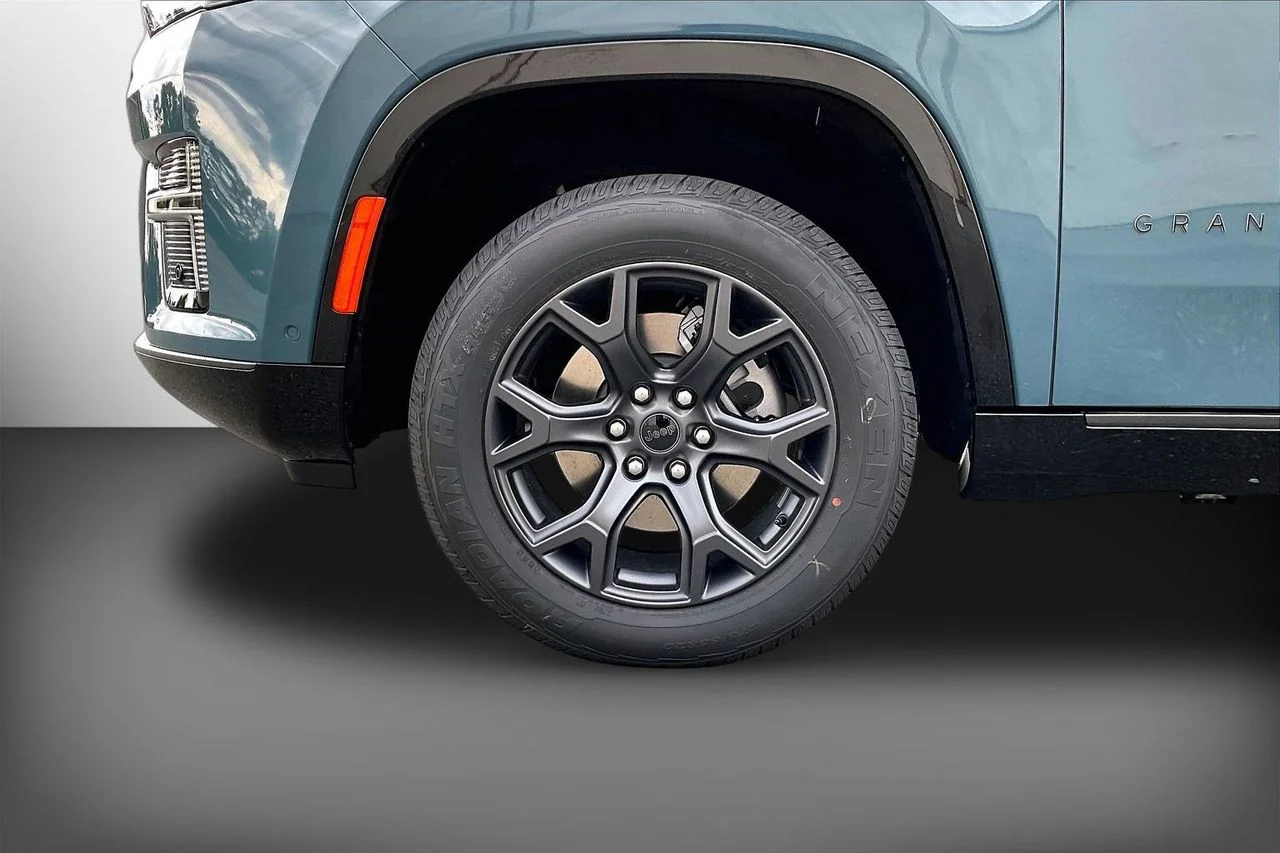 New 2026 Steel Blue Jeep Limited Altitude image 34