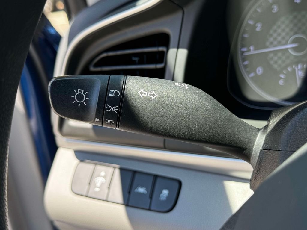 Used 2020 Blue Hyundai SE image 20