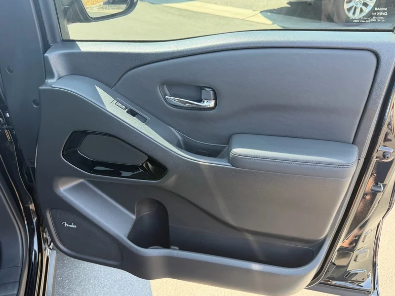 Used 2022 Super Black Nissan PRO-X image 20