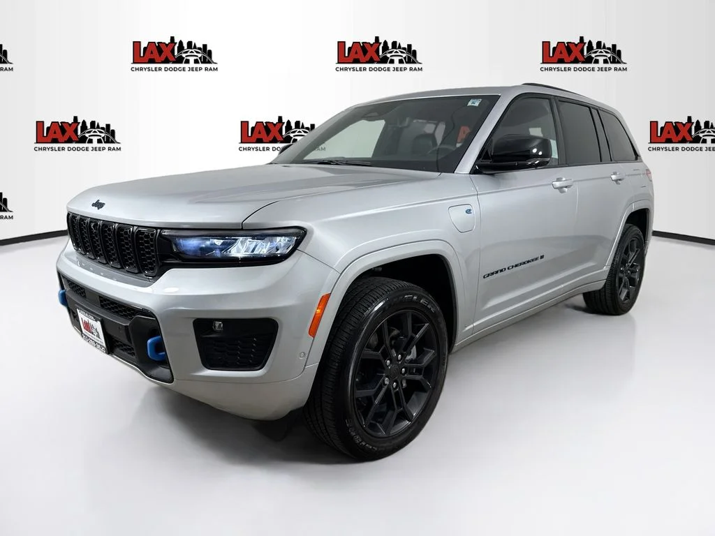 Used 2024 Silver Jeep 4xe image 3