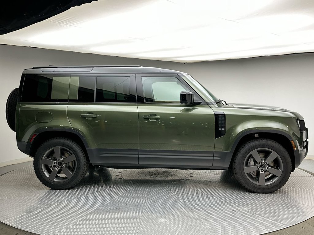 New 2026 Woolstone Green Land Rover S image 4