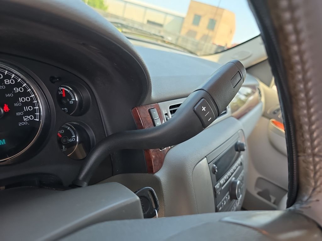Used 2011 Silver GMC SLT image 23