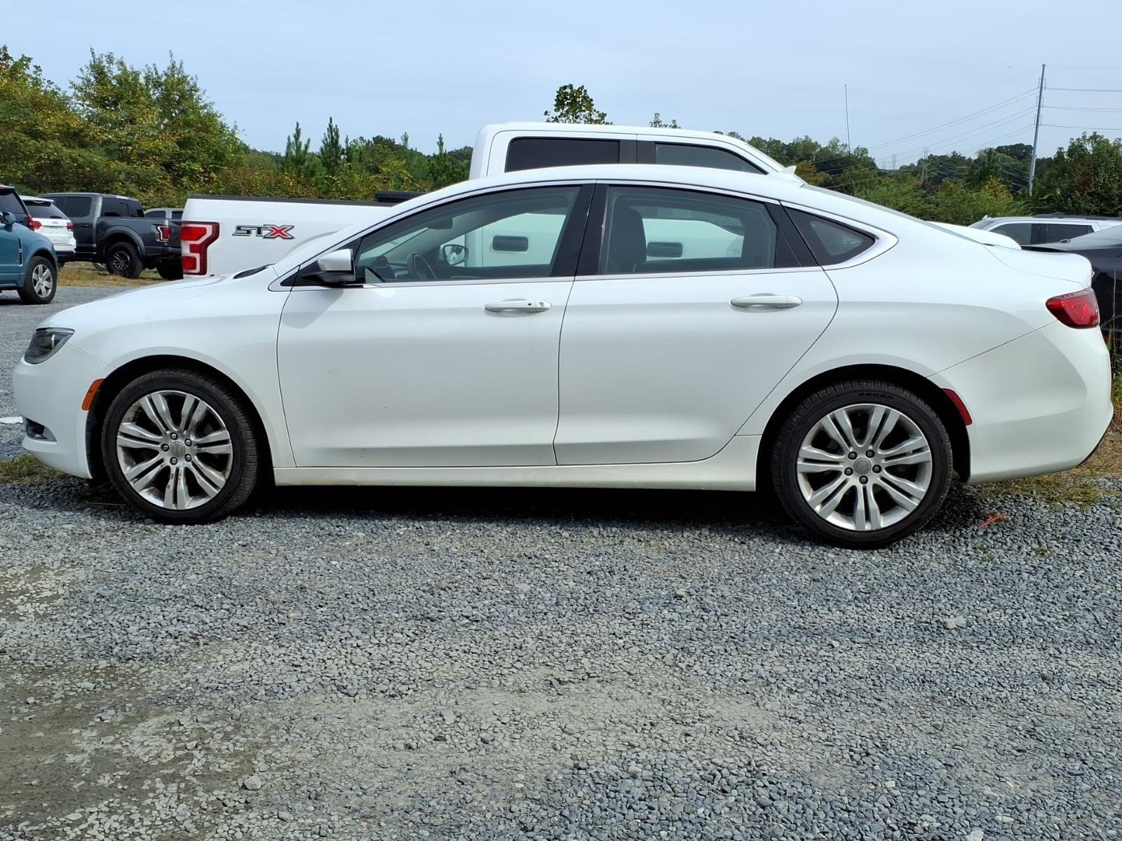 Used 2015 Bright White Clearcoat Chrysler Limited image 15