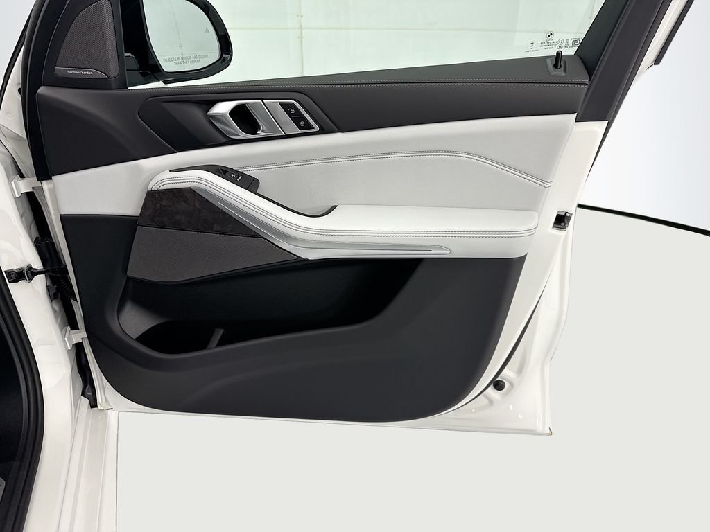 New 2026 Alpine White BMW sDrive40i image 24