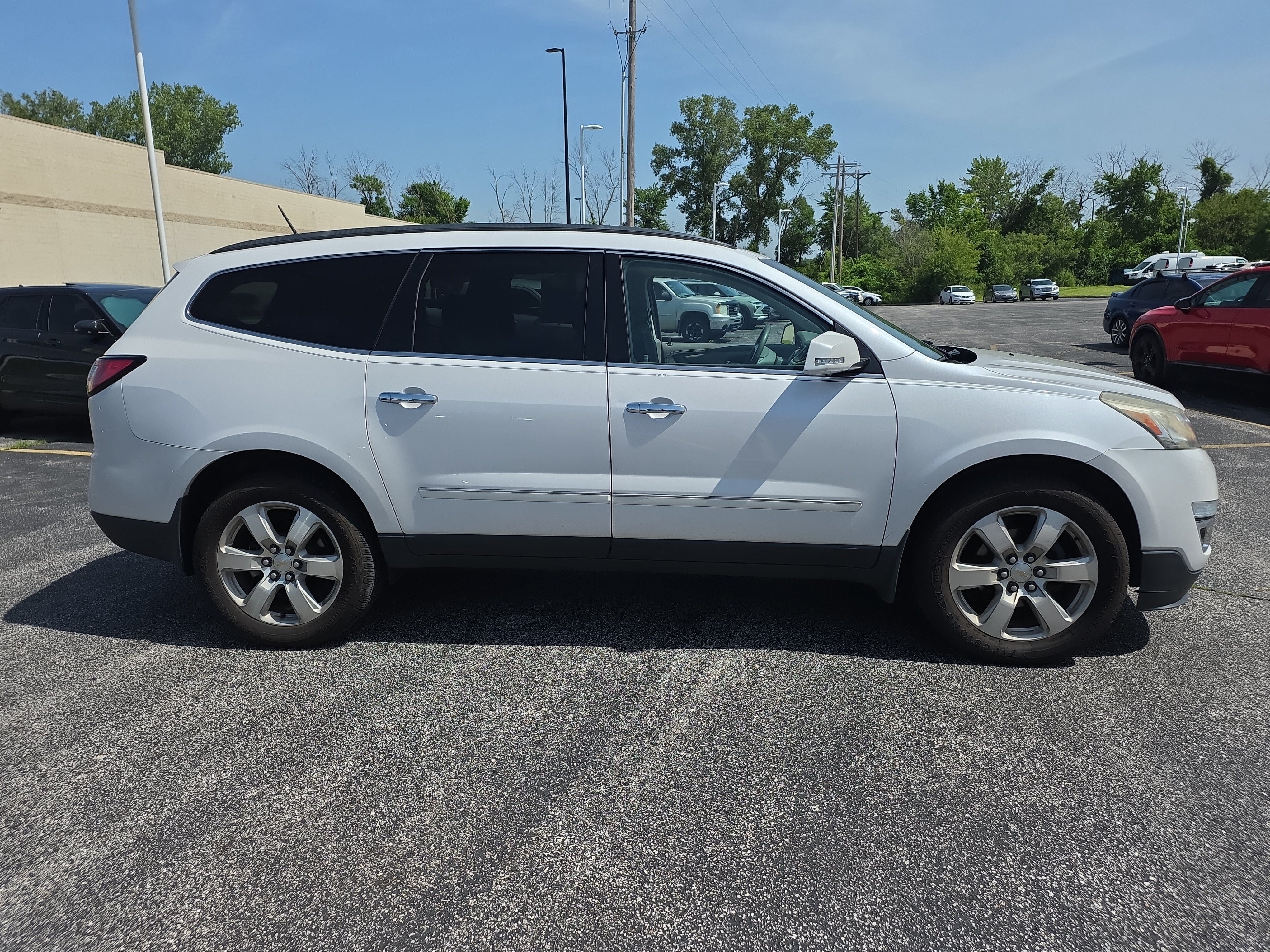 Used 2016 IRIDESCENT PEARL TRICOAT Chevrolet LTZ image 3