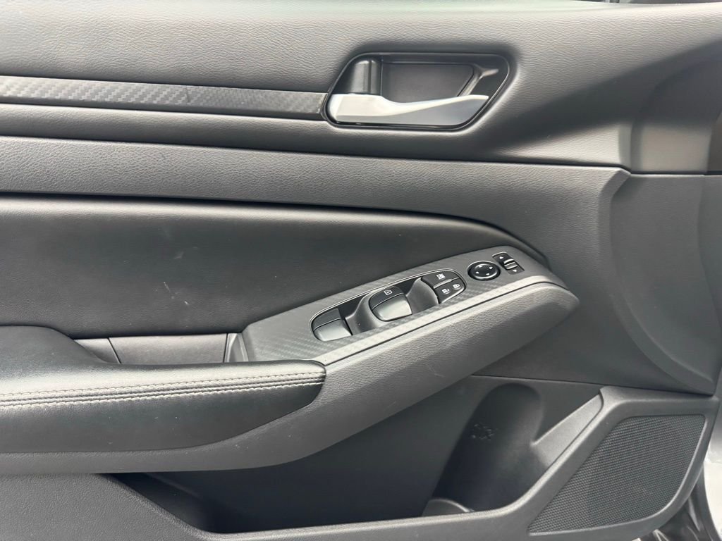 Used 2025 Gun Metallic Nissan 2.5 SV image 13