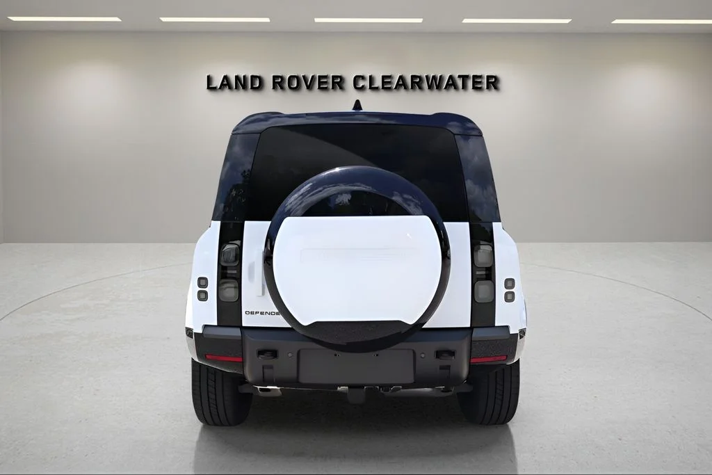 New 2026 Fuji White Land Rover X-Dynamic SE image 4