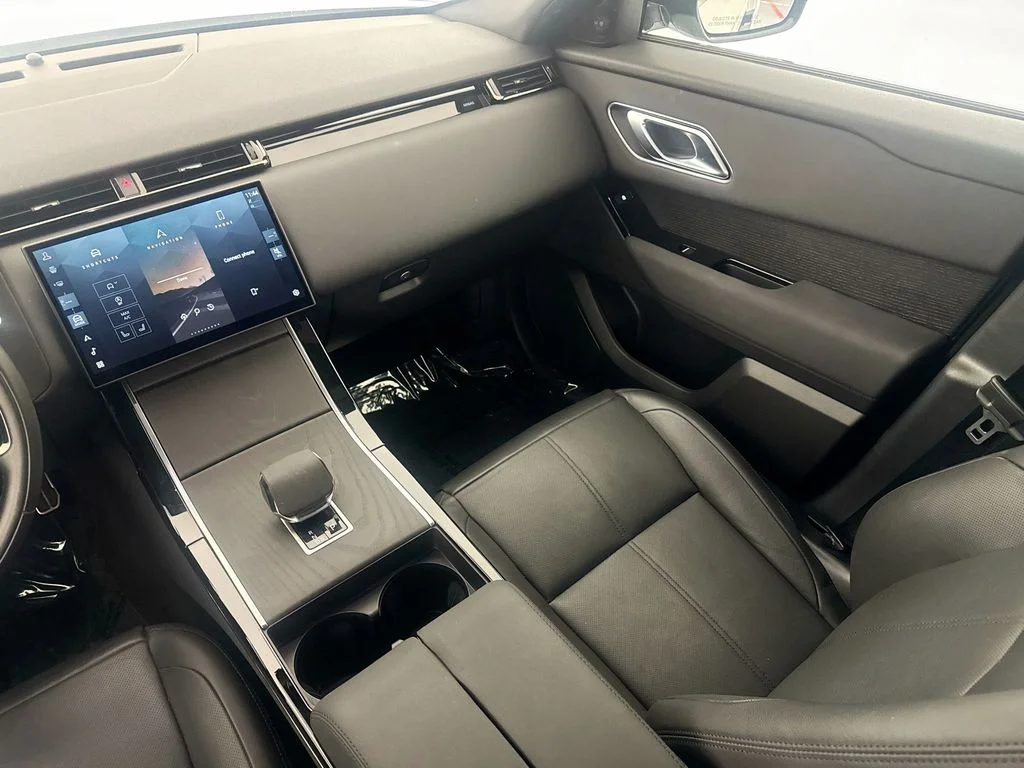 Certified Used 2025 White Land Rover Dynamic SE image 24