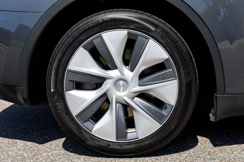 Used 2023  Tesla Long Range image 36