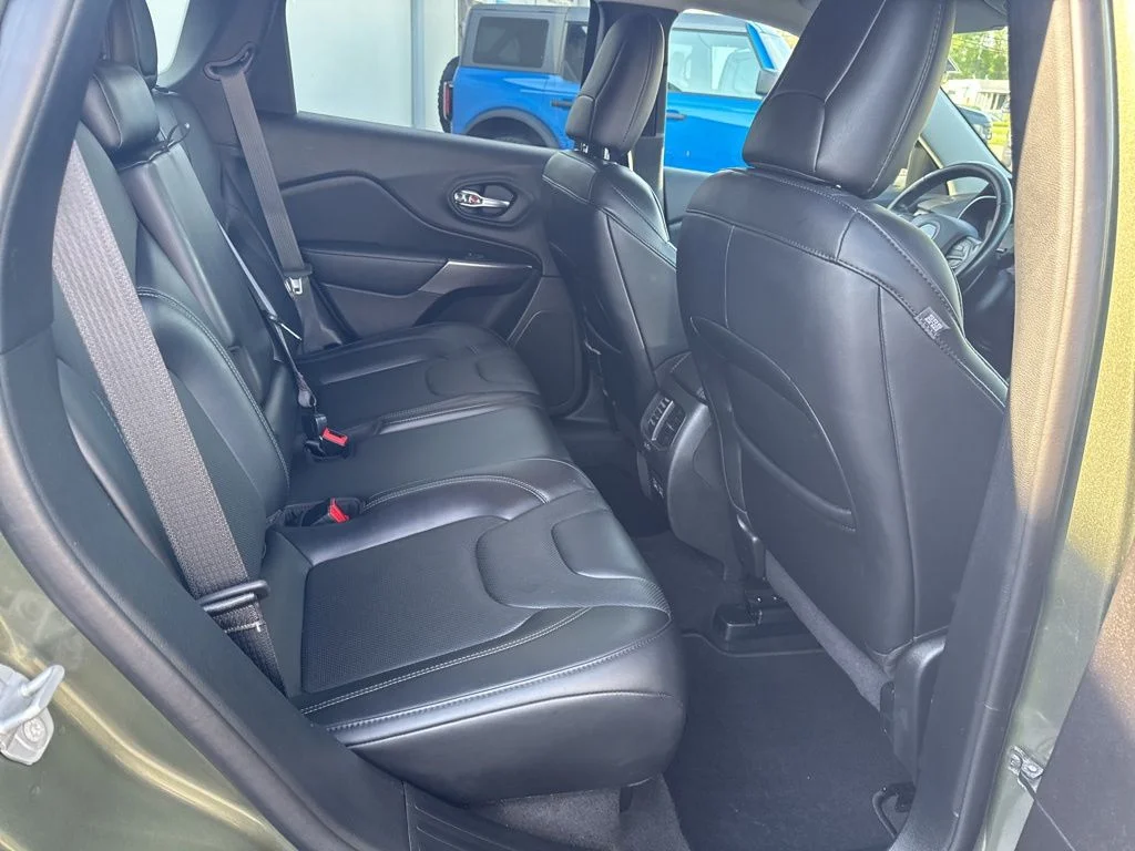 Used 2021 Green Jeep Latitude Lux image 39