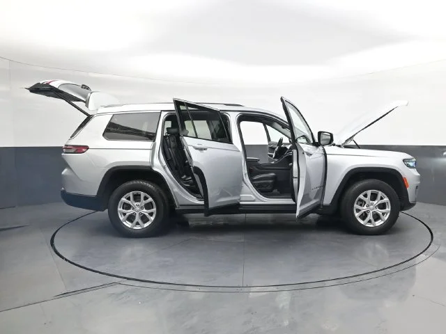 Used 2023 Silver Jeep Limited image 49