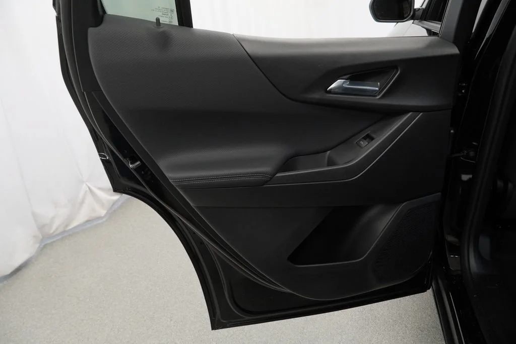 New 2027 Mosaic Black Metallic Chevrolet LT image 24