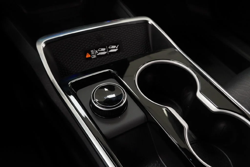 New 2027 Summit White Chevrolet LT image 18