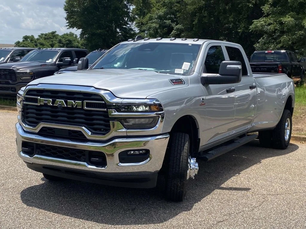 New 2026 Silver-Zynith Exterior Paint RAM Tradesman image 3
