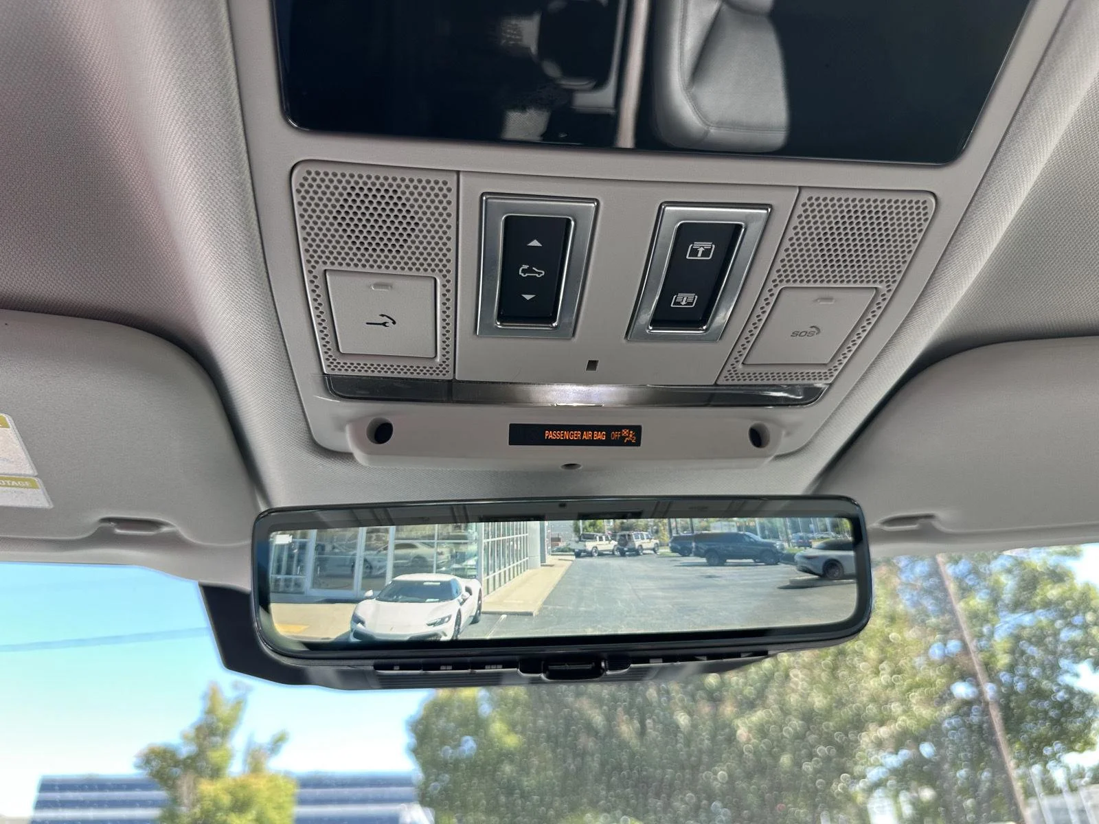 Used 2024 Hakuba Silver Metallic Land Rover S image 40