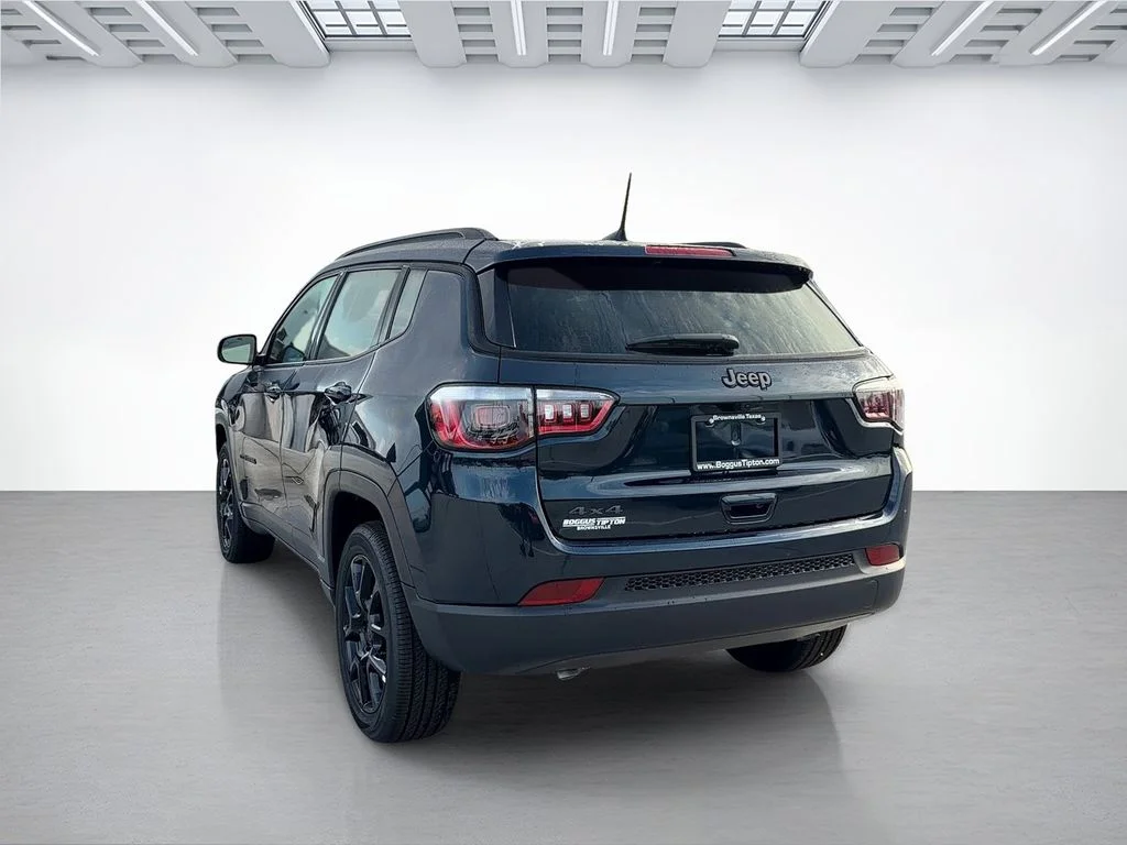 New 2026 Fathom Blue Pearl-Coat Exterior Paint Jeep Latitude image 5