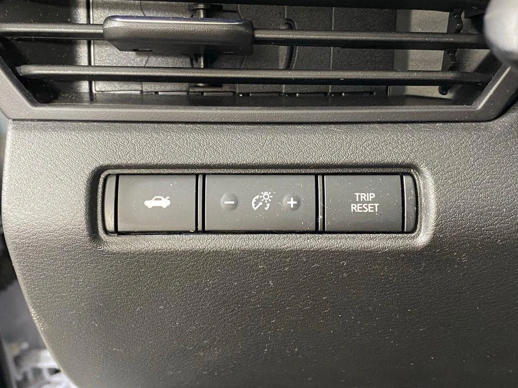 Used 2023 Pearl Nissan 2.5 SR image 16