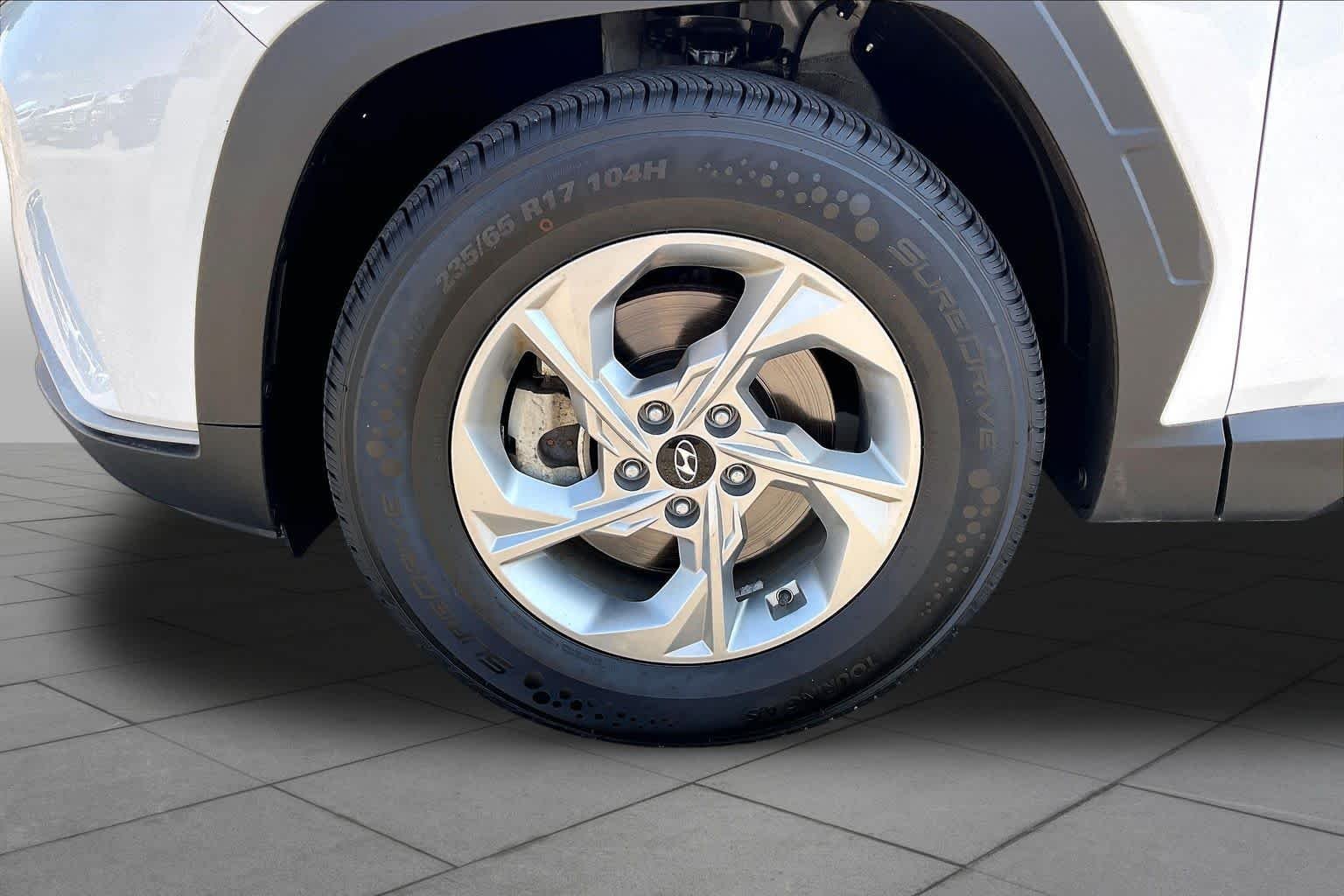Used 2024 White Pearl Hyundai SEL image 10