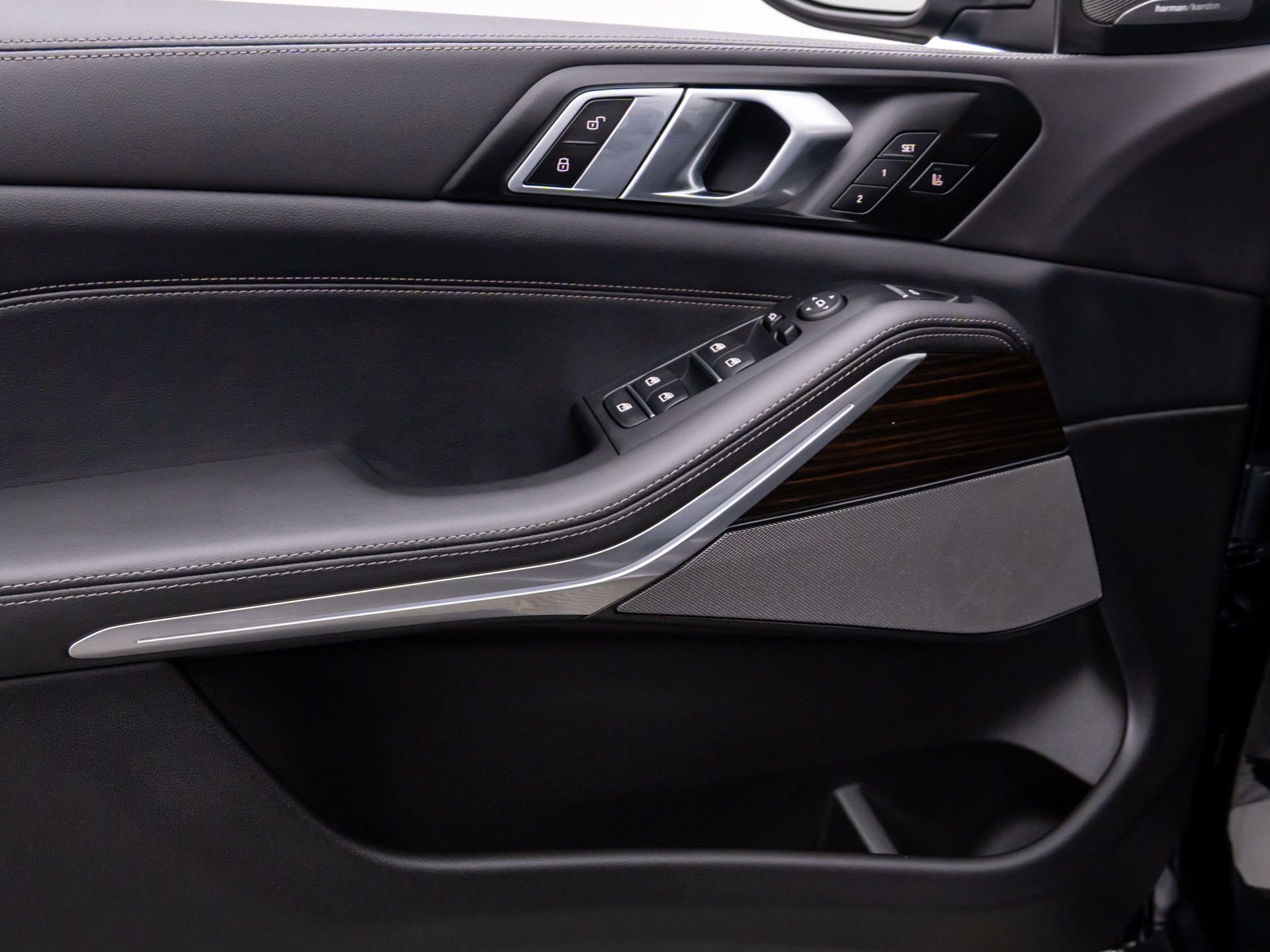 New 2026 Black Sapphire Metallic BMW xDrive40i image 13