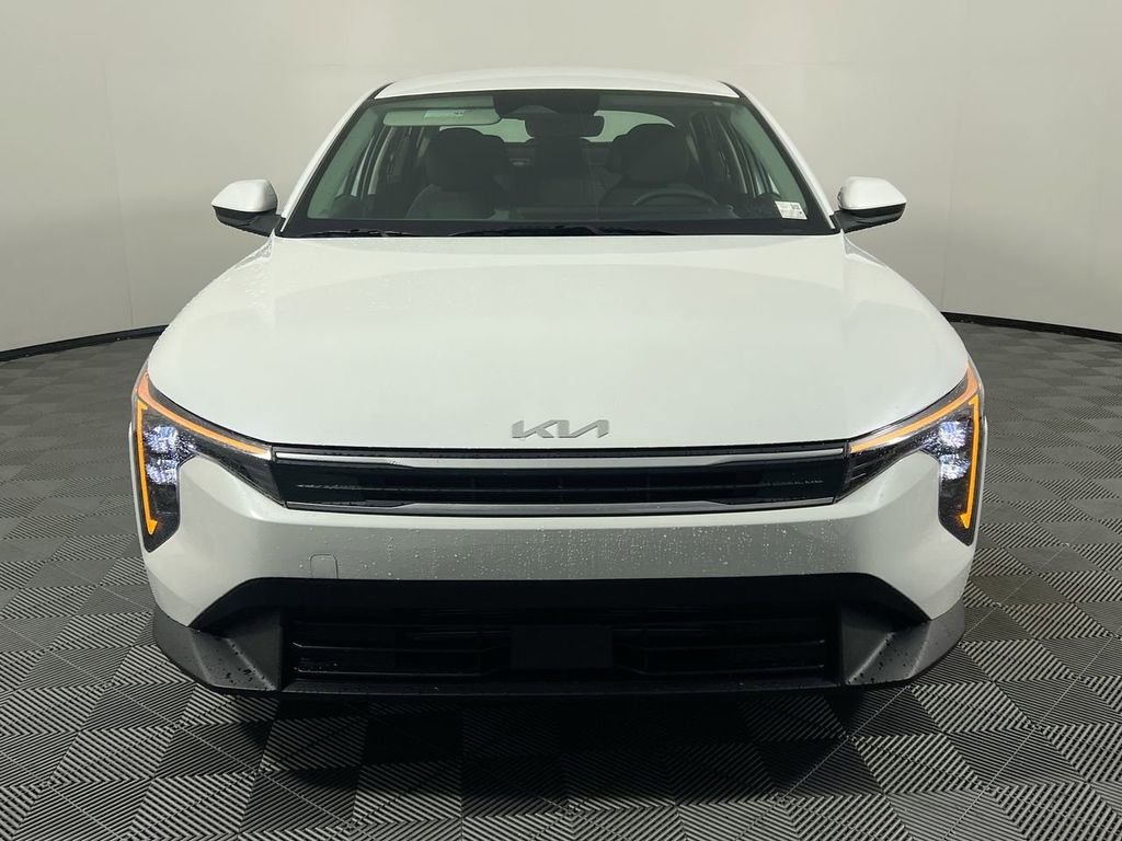 New 2026 Snow White Pearl Kia LX image 9