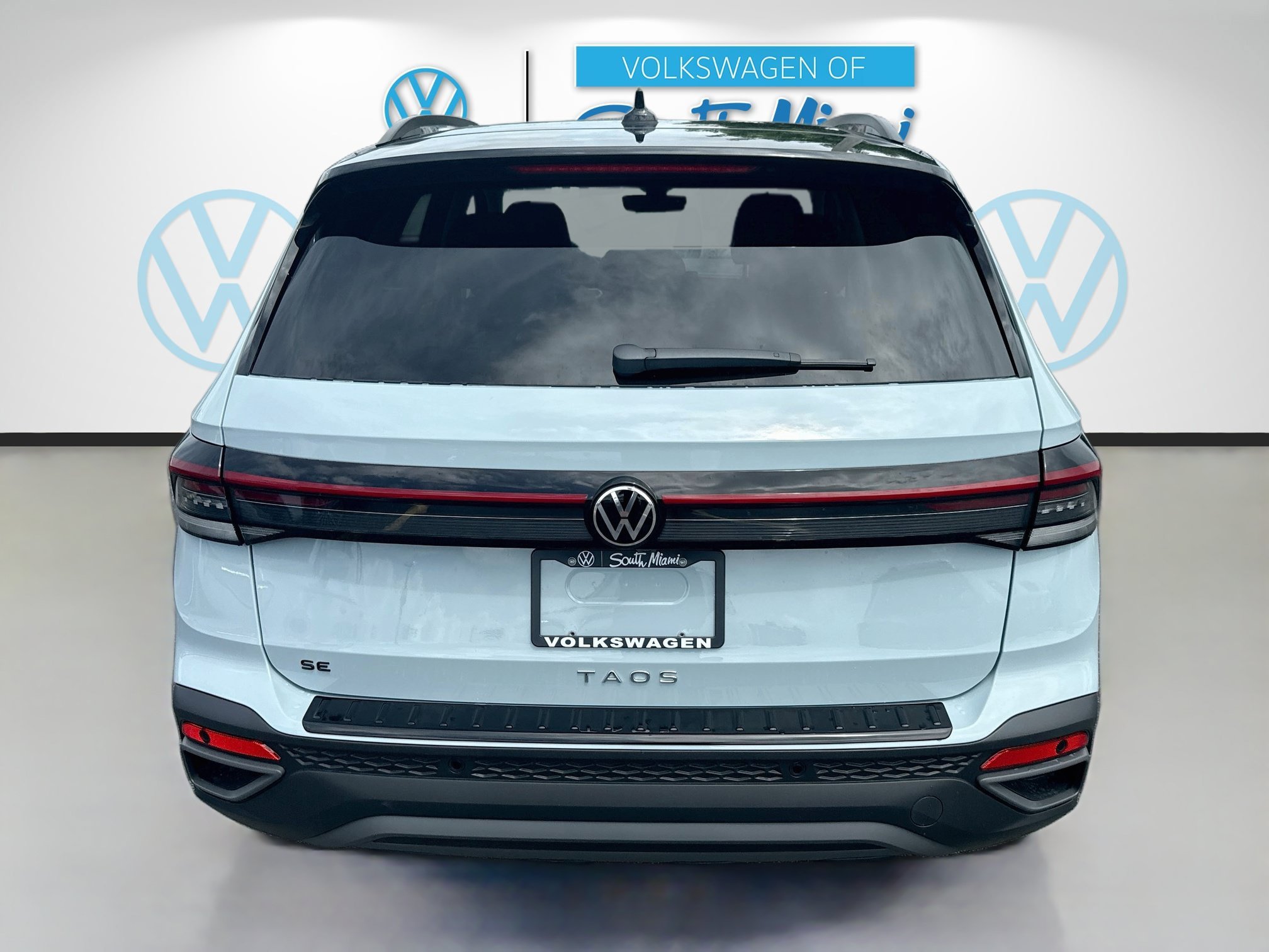 Certified Used 2021 Silver Metallic Volkswagen 2.0T SE image 6