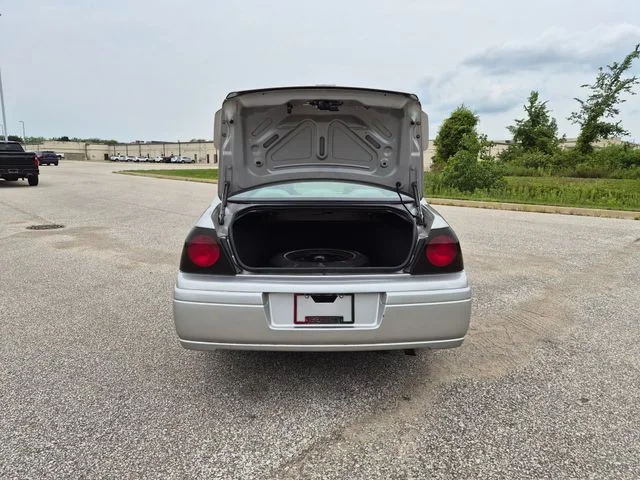Used 2005 Silver Chevrolet Base image 11
