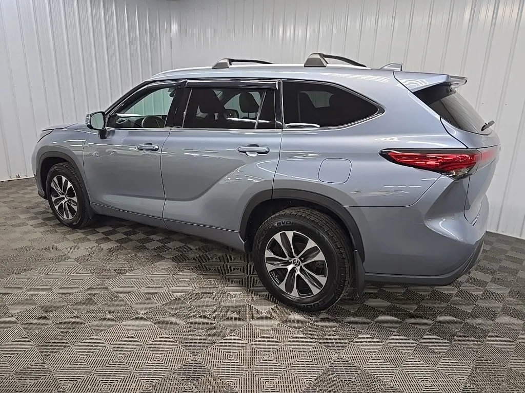 Used 2022 Blue Toyota XLE image 4