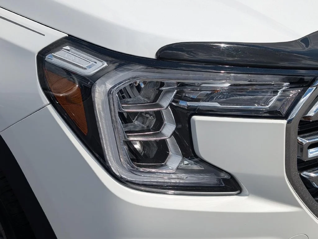 Used 2023 SUMMIT WHITE GMC SLT image 5