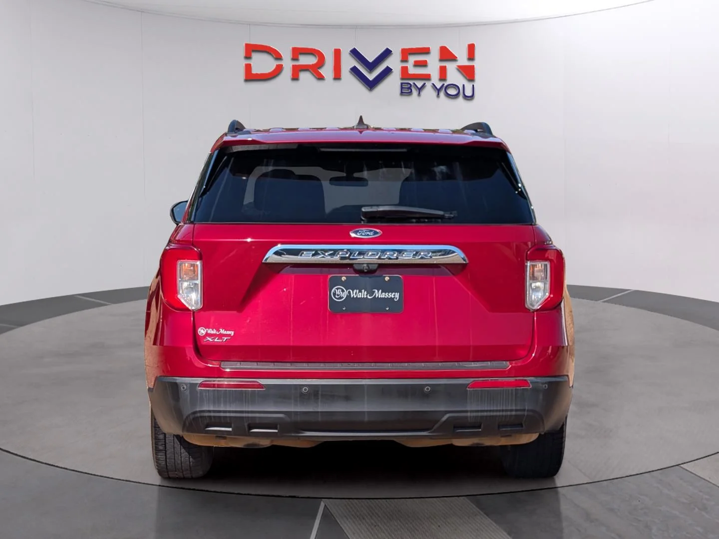 Used 2022 Rapid Red Metallic Tinted Clearcoat Ford XLT image 4
