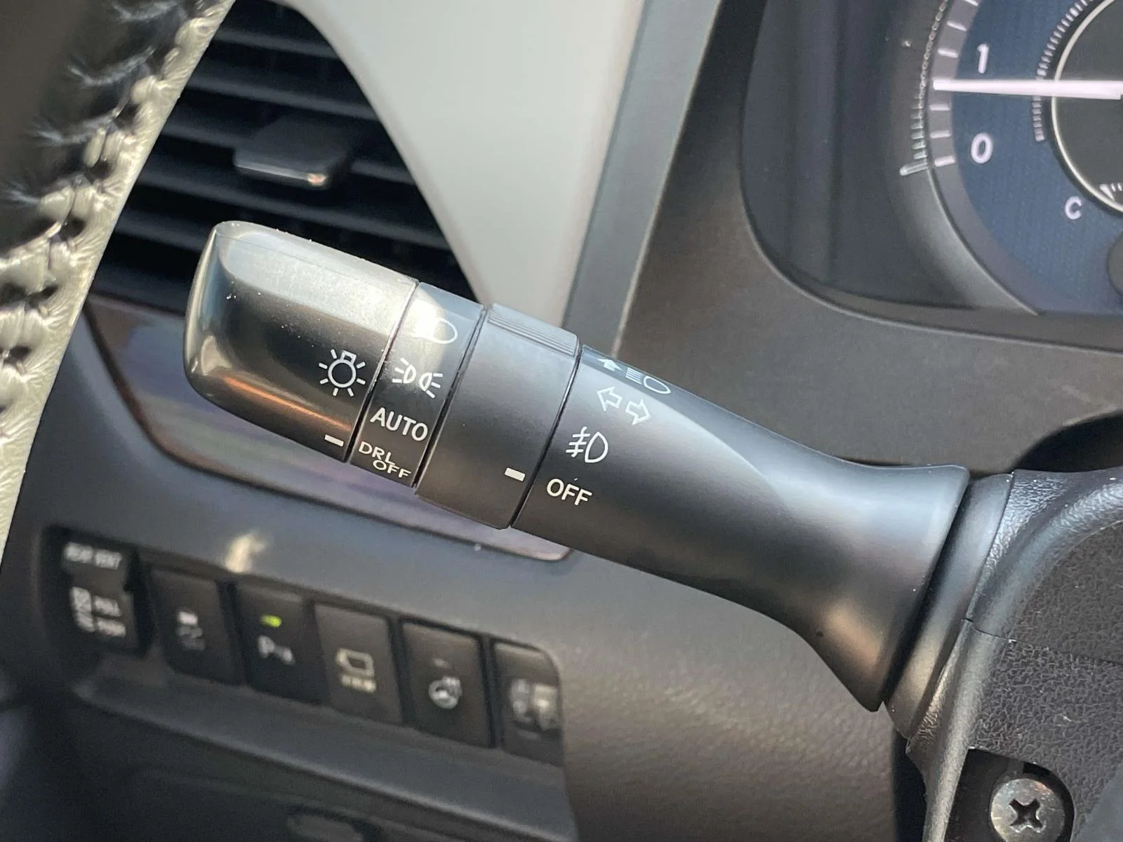 Used 2019 Blizzard Pearl Toyota Limited Premium image 14