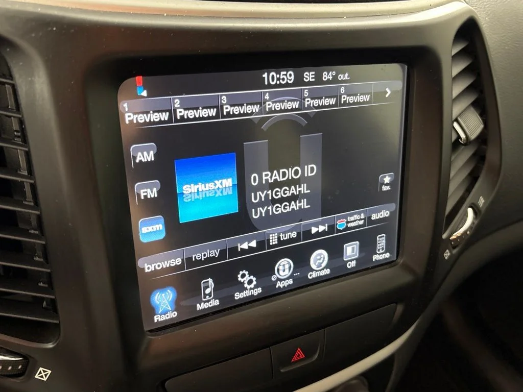 Used 2018 Blue Jeep Latitude Plus image 27