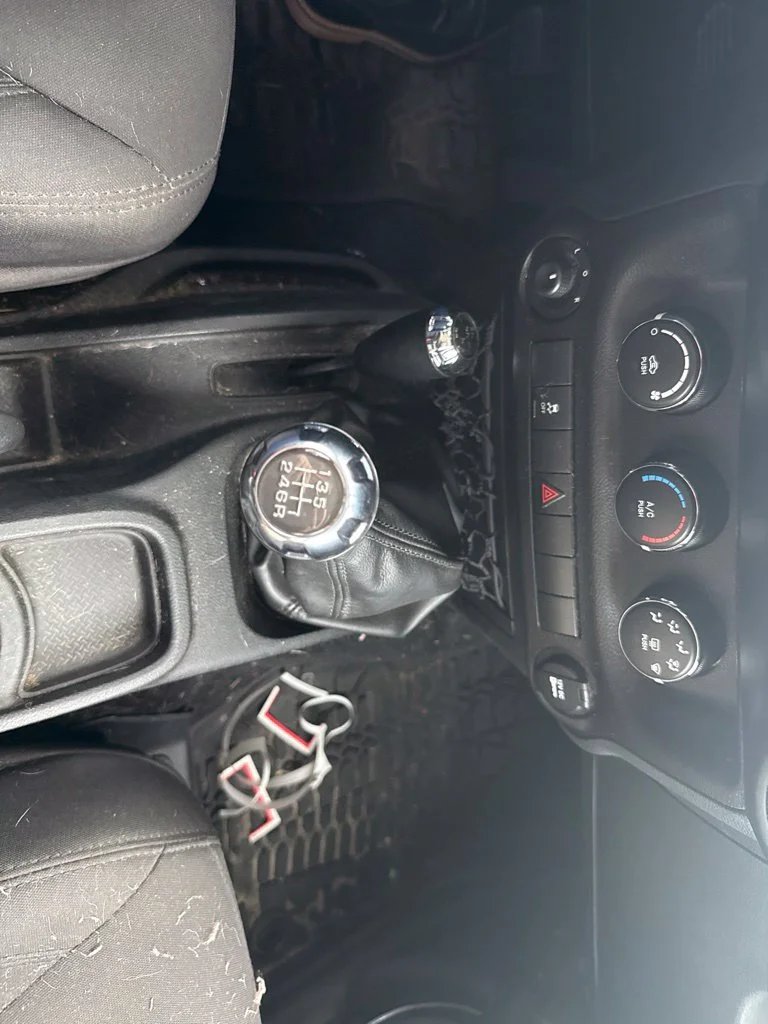 Used 2017 Silver Jeep Unlimited Sport image 9