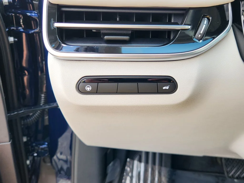New 2027 GRAND BLUE INFINITI Luxe AWD image 21