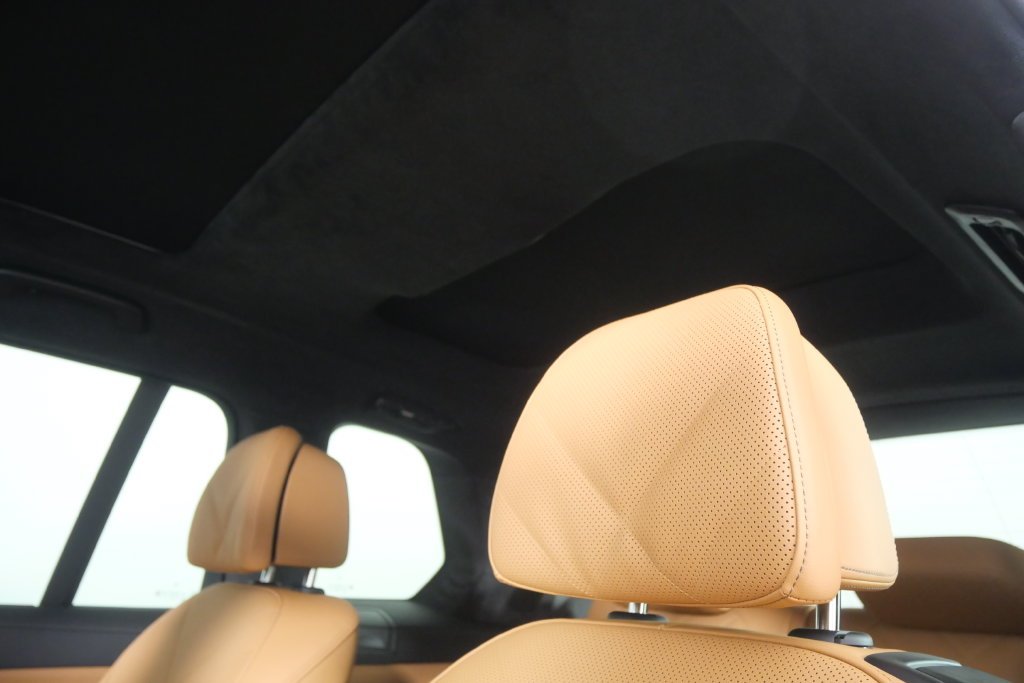 New 2027 Mineral White Metallic BMW xDrive40i image 18