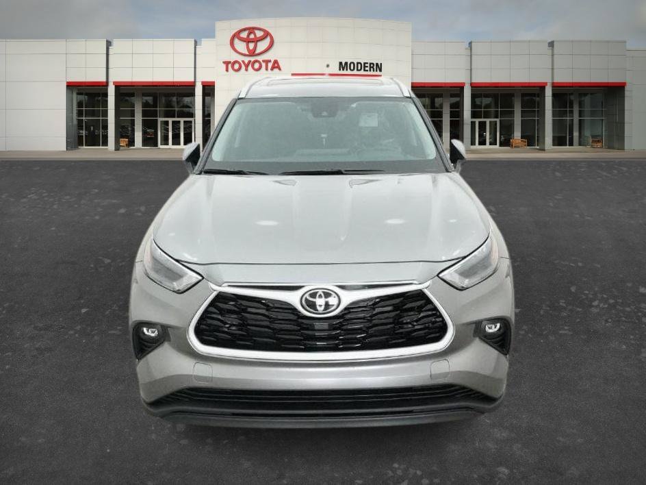 New 2026 Heavy Metallic Toyota Hybrid XLE image 20